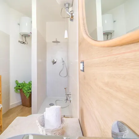 2 Bedroom Amazing In Ciotta
